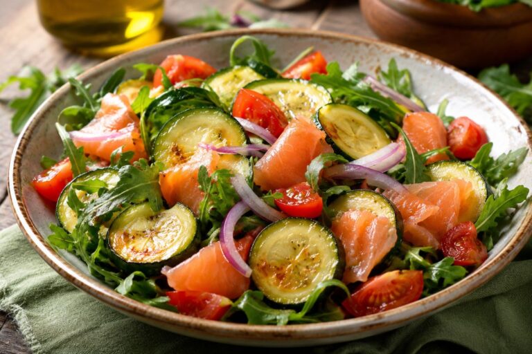 Insalata di zucchine e salmone al microonde