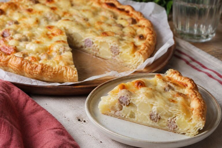 Torta salata con patate e salsiccia al microonde